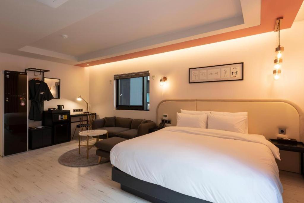 Hound Hotel Yeonsan Busan Exterior photo
