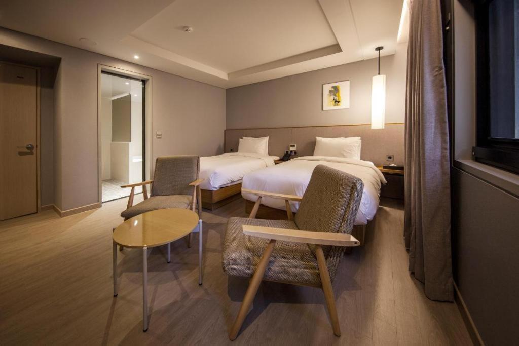 Hound Hotel Yeonsan Busan Exterior photo